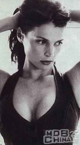 朱莉婭·奧蒙德124012