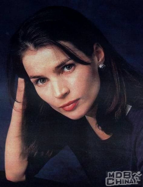 朱莉婭·奧蒙德124017