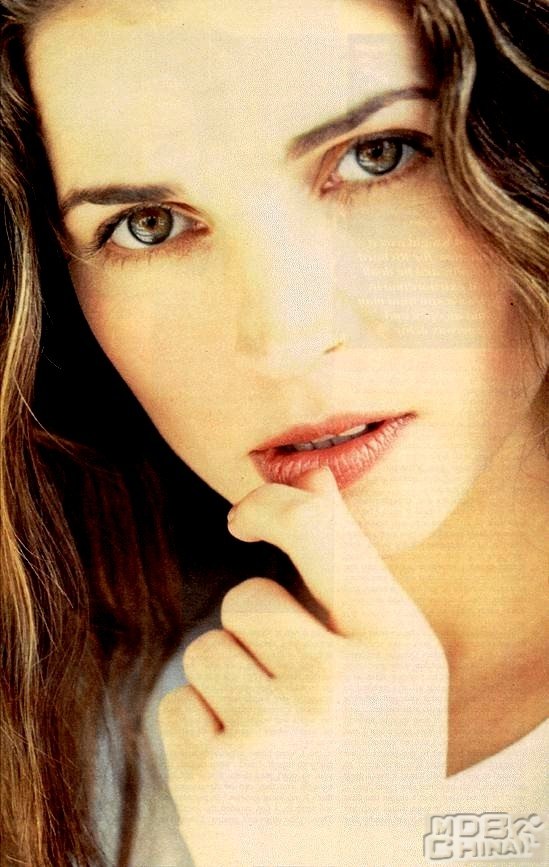 朱莉婭·奧蒙德124018