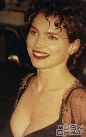 朱莉婭·奧蒙德124024